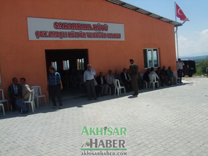 MHP Mahalle Mahalle Dolaşıyor