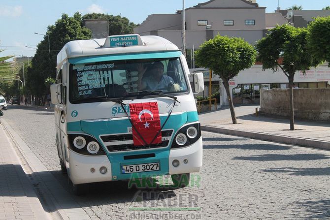 Akhisar’da Şehiriçi Minibüsçüler Siyah Kurdele Taktı