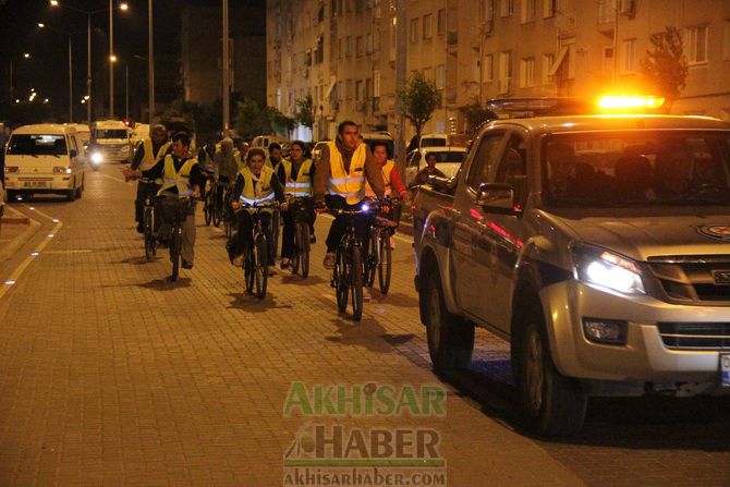 Akhisar’da Şehrin Yeni Rengi, Perşembe Akşamı Bisikletçileri