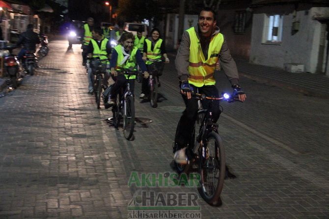 Akhisar’da Şehrin Yeni Rengi, Perşembe Akşamı Bisikletçileri